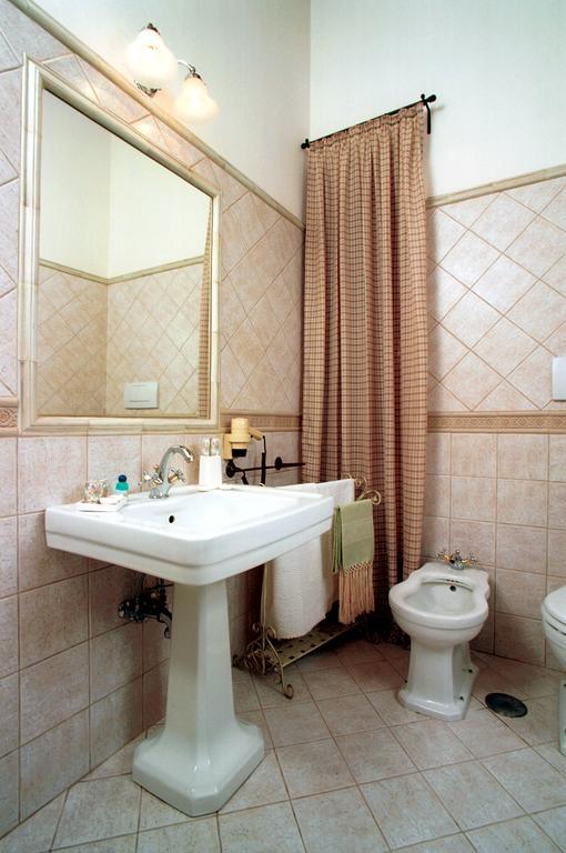 Agriturismo Lecanfore Guest House Castel di Leva Ngoại thất bức ảnh